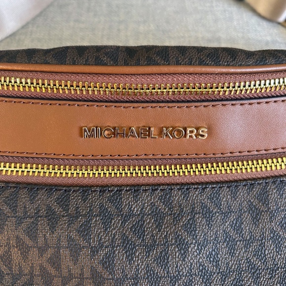 Michael Kors Kenly waist belt bag NEW - Picture 2 of 8